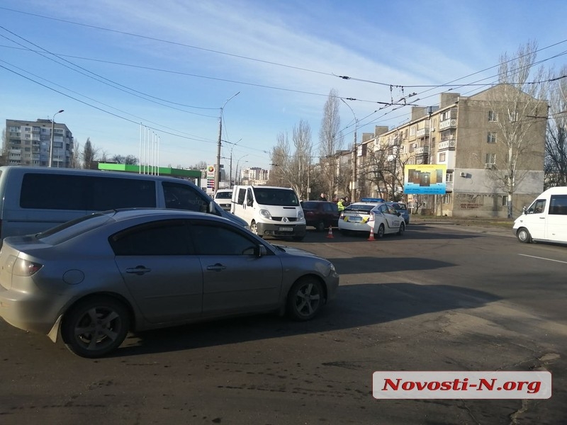 В Николаеве столкнулись «Дэу» и «Мерседес»: в Лесках огромная пробка