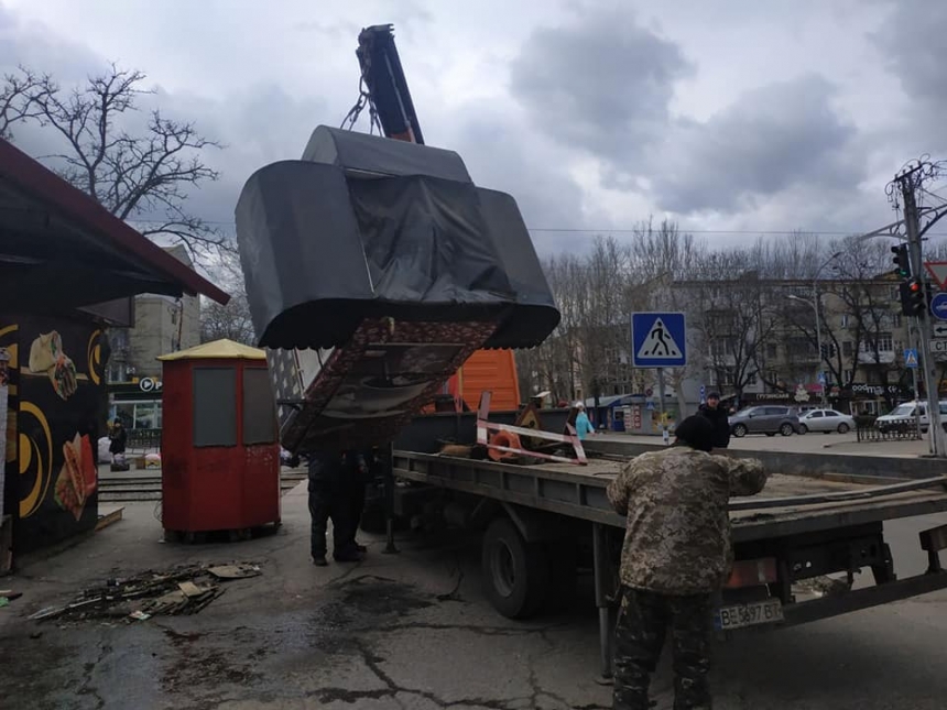 На Богоявленском проспекте в Николаеве снесли два киоска и «наливайку»