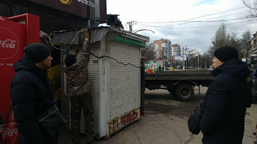 На Богоявленском проспекте в Николаеве снесли два киоска и «наливайку»