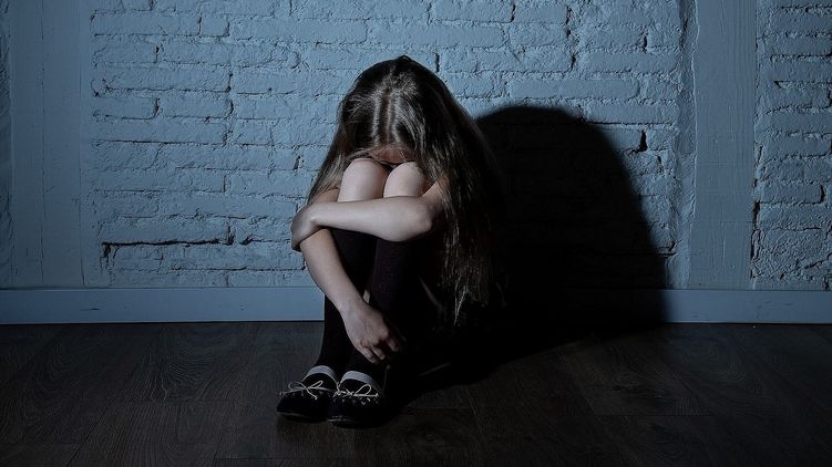 В Днепре учителя музыки подозревают в изнасиловании 12-летней девочки и продаже порно
