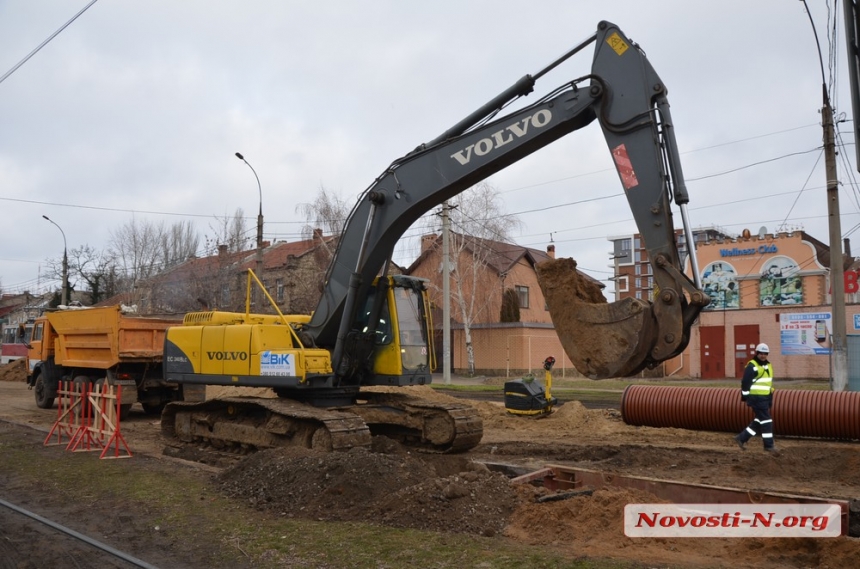 В центре Николаева меняют коллектор — закончить планируют в течение года