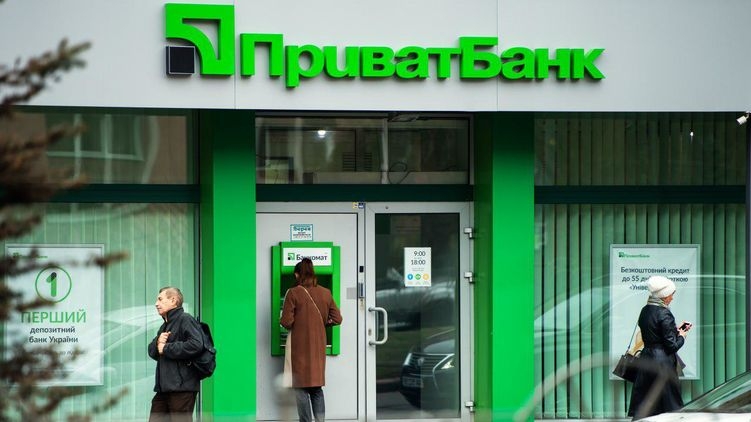 На Николаевщине суд оправдал сотрудника «Приватбанка», 5 лет обворовывающего клиентов