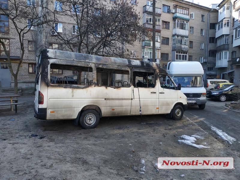 Ночью в Николаеве сгорели два автомобиля — подозревают поджог