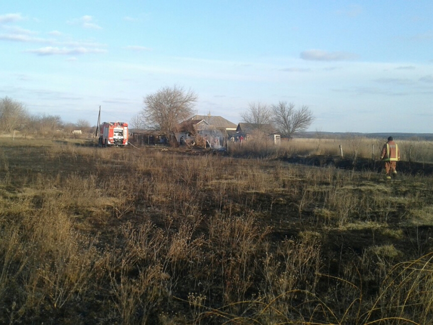 На Николаевщине местный житель вместе с мусором сжег сарай, сеновал и камыш