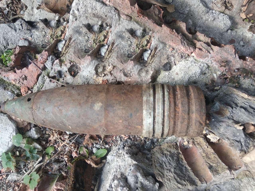 В Николаеве местный житель нашел артиллерийский снаряд