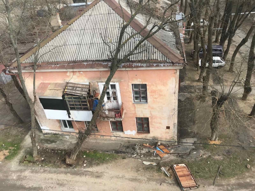 В Николаеве штормовой ветер валит деревья: повреждены автомобили, перекрыты улицы. ОБНОВЛЯЕТСЯ