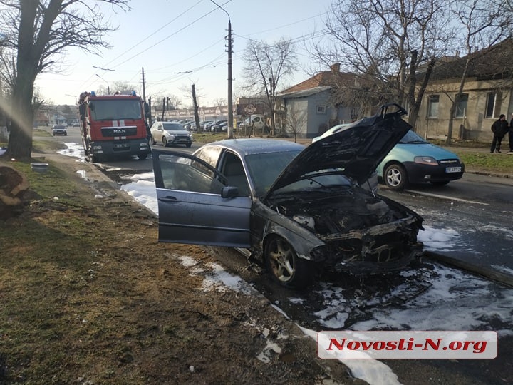 В центре Николаева на ходу загорелся «БМВ». ВИДЕО