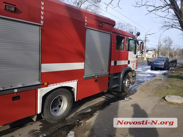 В центре Николаева на ходу загорелся «БМВ». ВИДЕО