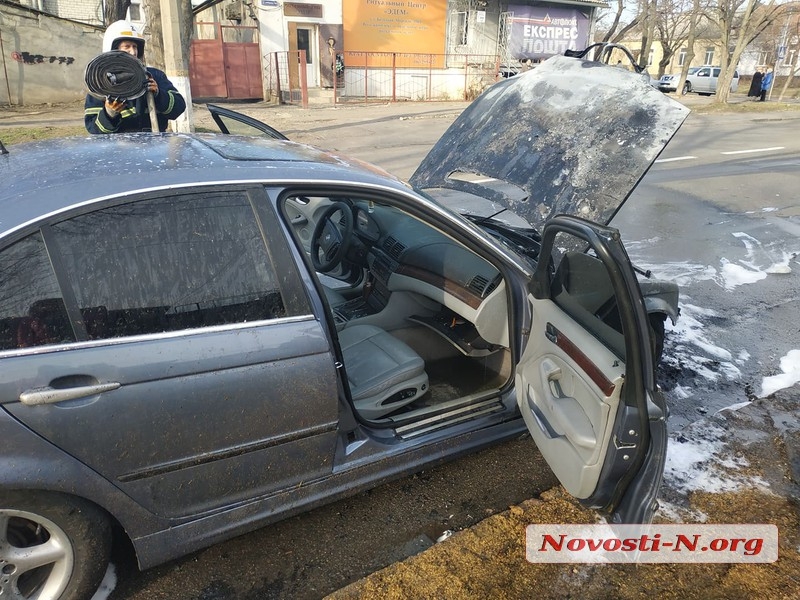 В центре Николаева на ходу загорелся «БМВ». ВИДЕО