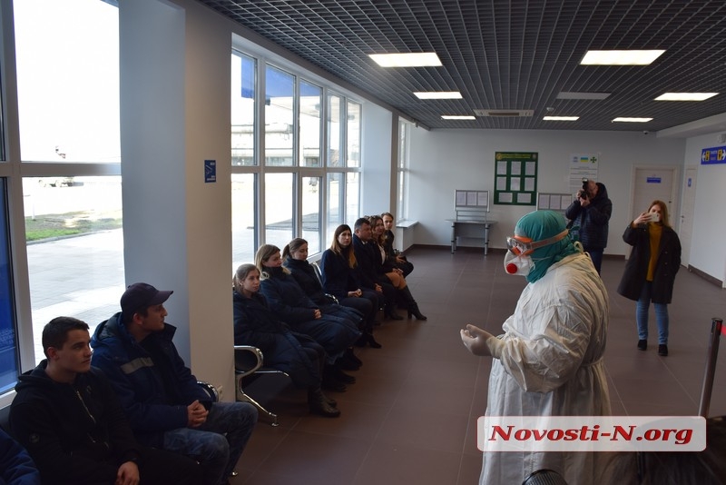 В Николаевском аэропорту показали, как будут выявлять пассажиров с коронавирусом. Видео