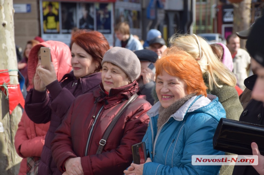 В Николаеве на Соборной с песнями и конкурсами отпраздновали Масленицу. ФОТОРЕПОРТАЖ