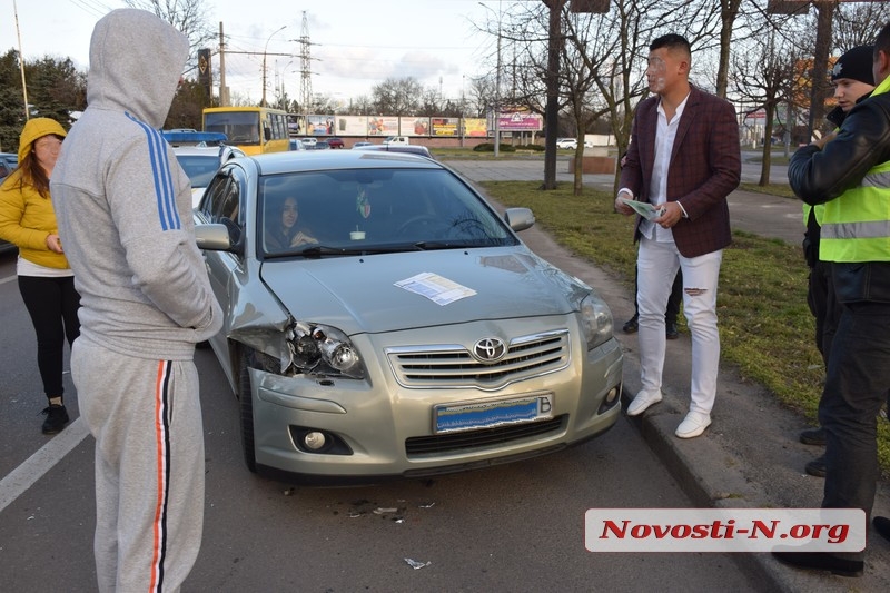 В центре Николаева столкнулись «Тойота» и «Деу»