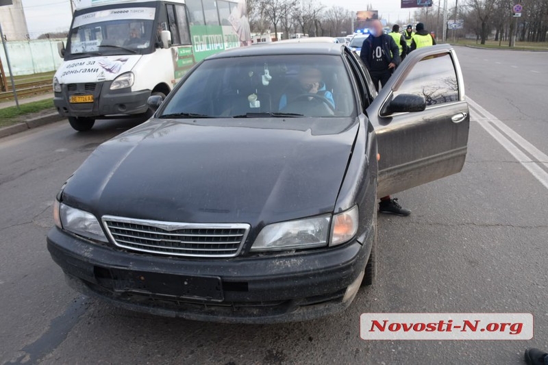 На светофоре в Николаеве столкнулись три автомобиля