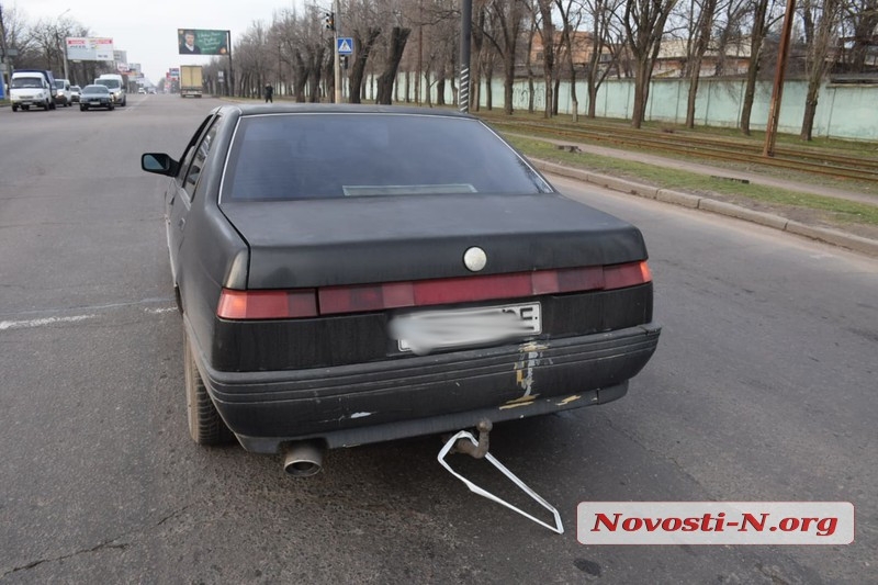 На светофоре в Николаеве столкнулись три автомобиля