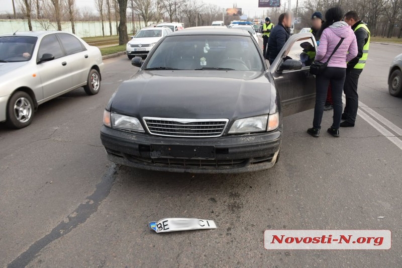 На светофоре в Николаеве столкнулись три автомобиля