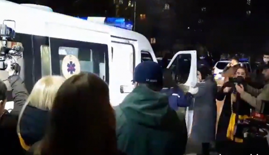 В Черновцах жену пациента с коронавирусом забрали на обсервацию из-за протестов соседей