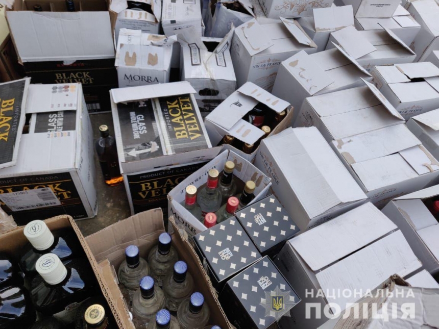 В Николаеве у предпринимателя изъяли контрафактного элитного алкоголя на 300 тысяч гривен