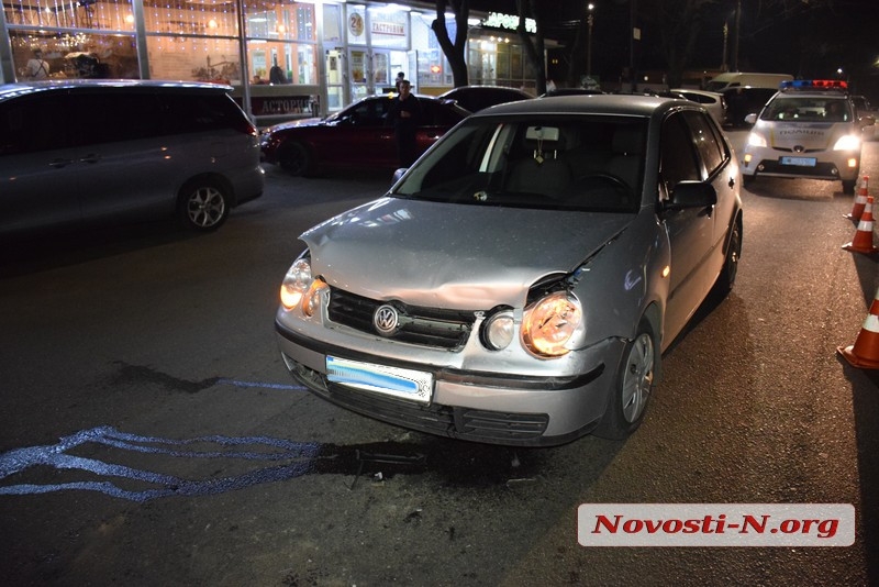 В центре Николаева «Фольксваген» врезался в «Хюндай» — пострадала девушка-водитель
