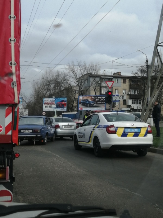 8 марта на носу: водители стоят в автомобильных заторах на дорогах Николаева