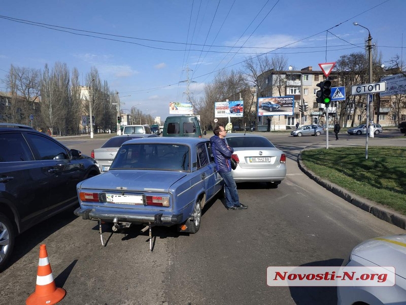 В Николаеве столкнулись «Жигули» и «Фольксваген»