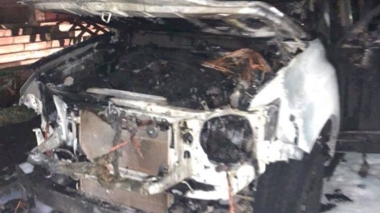 В центре Киева сожгли машину полицейского