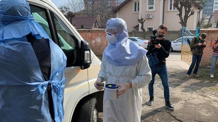 Еще одного жителя Черновцов госпитализировали с подозрением на коронавирус