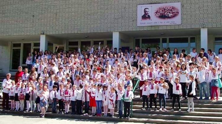 Во Львове ополчились на лицей, который объявил набор детей в русские классы