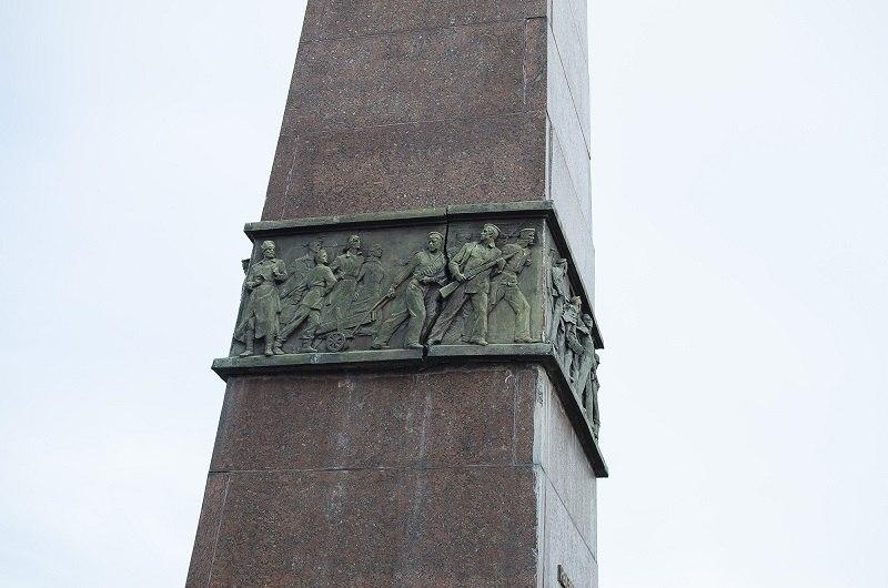В Одессе треснул барельеф на памятнике Неизвестному Матросу