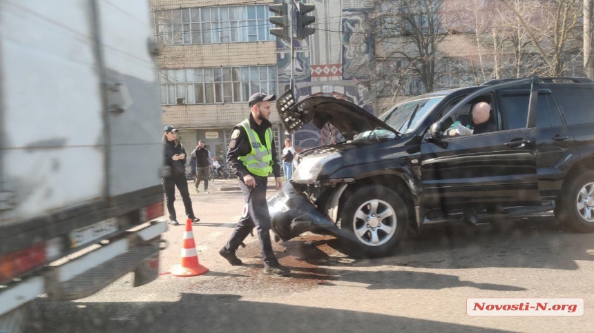 В Николаеве столкнулись 4 автомобиля — двое пострадавших. ВИДЕО