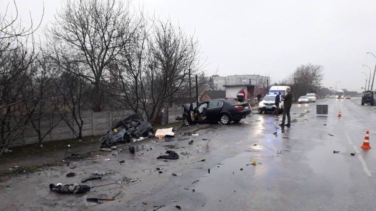Под Житомиром BMW протаранил такси: среди четверых погибших годовалая девочка