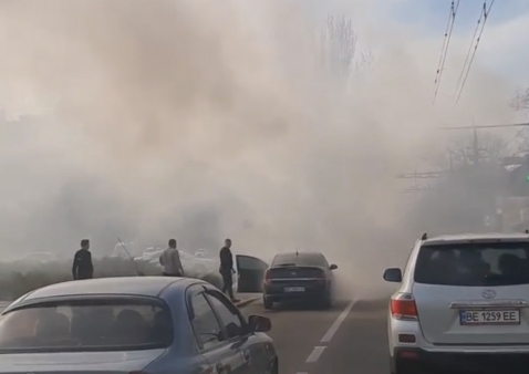 В Николаеве на ходу загорелся «Опель». ВИДЕО