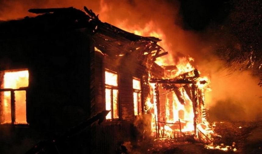 На Николаевщине горели жилой дом и дача