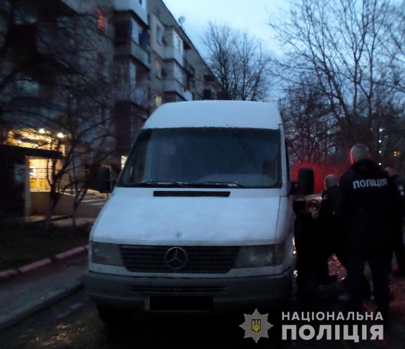 В Первомайске нетрезвый мужчина украл у своего родственника деньги и угнал авто