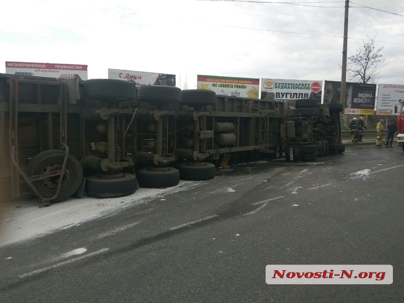 В Первомайске перевернулась фура с пеноблоками — отказали тормоза