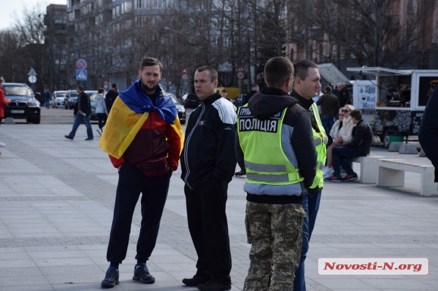 В Николаеве ко Дню добровольца представили тематическую фотовыставку. ФОТОРЕПОРТАЖ