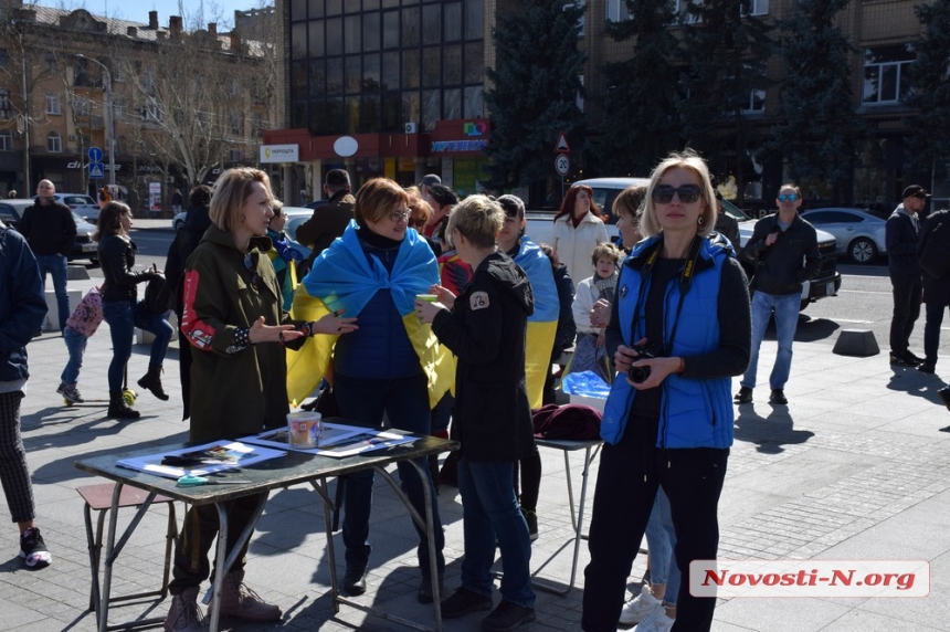 В Николаеве ко Дню добровольца представили тематическую фотовыставку. ФОТОРЕПОРТАЖ