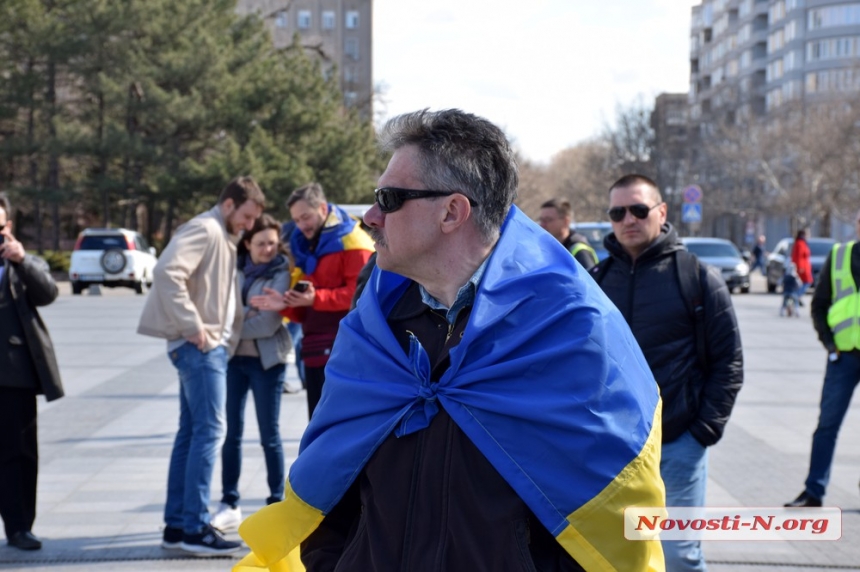 В Николаеве ко Дню добровольца представили тематическую фотовыставку. ФОТОРЕПОРТАЖ