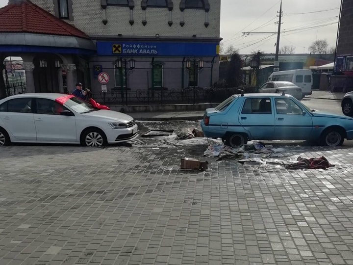 На остановке «Ул. Соборная» в Николаеве горел автомобиль