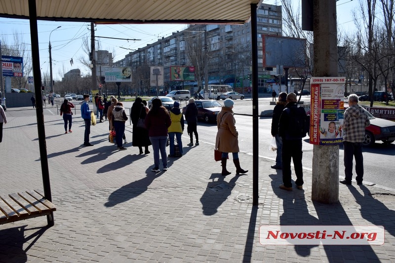 Карантин в Николаеве: горожане начали брать транспорт «штурмом»