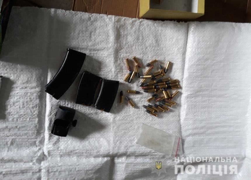 На Николаевщине мужчина незаконно хранил у себя в гараже ружье, патроны и магазин для винтовки