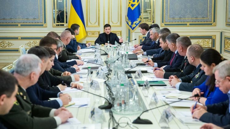 СНБО в ближайшие дни может ввести чрезвычайное положение в Украине - СМИ