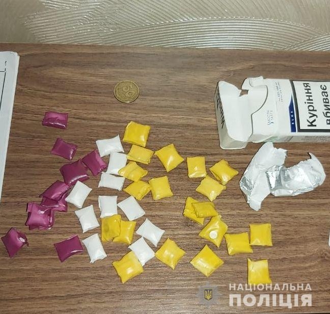 В Николаеве полицейские задержали группу наркоторговцев-закладчиков