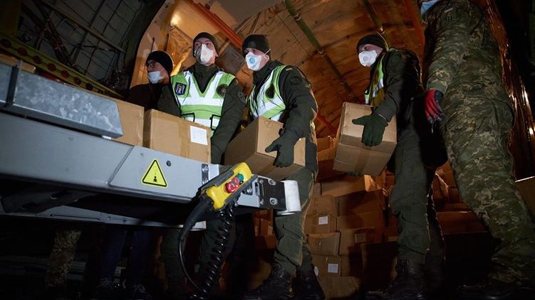 Китайский рейс. Сколько тестов на коронавирус привезли из КНР в Украину