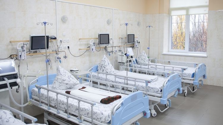 Минздрав запретил больницам проводить плановые операции