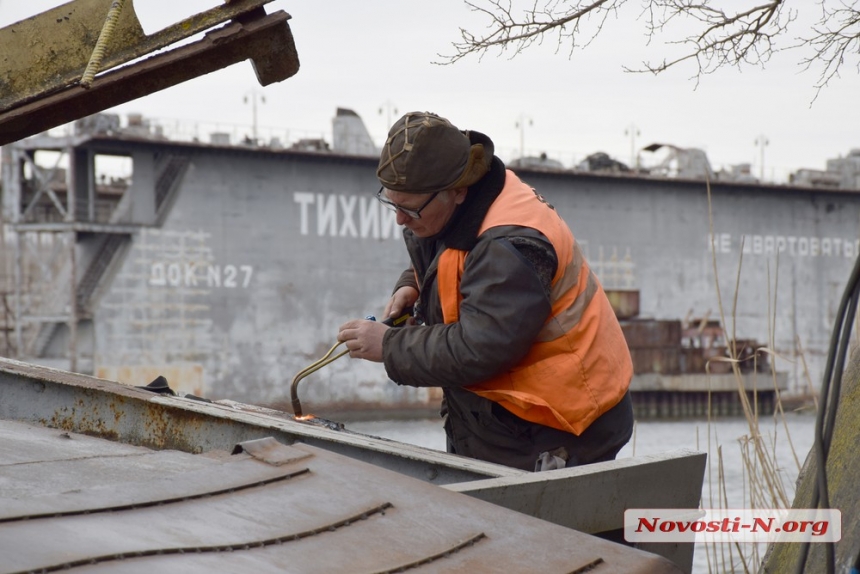 Ремонт понтонного моста в Николаеве: начались подготовительные работы