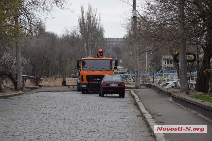 Ремонт понтонного моста в Николаеве: начались подготовительные работы