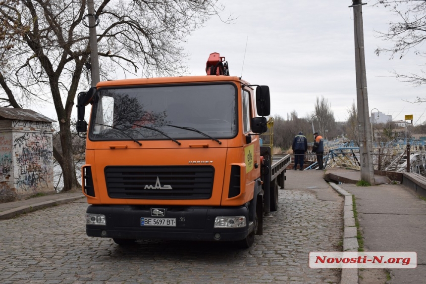 Ремонт понтонного моста в Николаеве: начались подготовительные работы