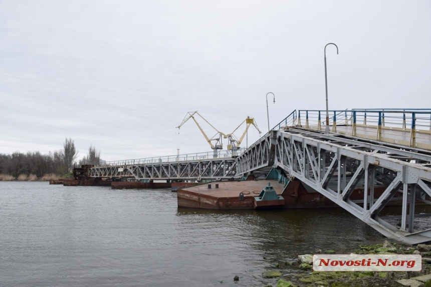 Ремонт понтонного моста в Николаеве: начались подготовительные работы