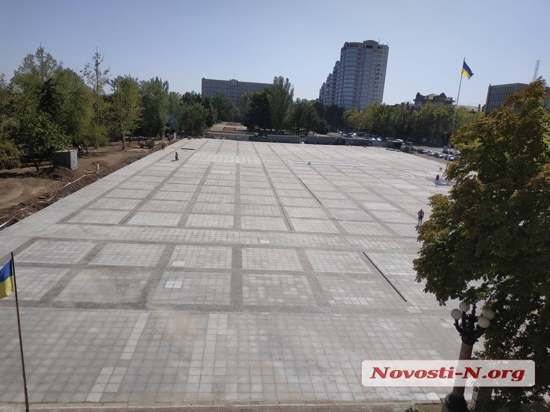 В Николаеве часть улицы возле мэрии стала пешеходной