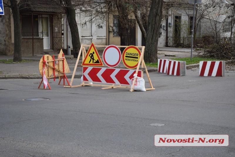 В центре Николаева перекрыли часть улицы: на дороге бетонные блоки